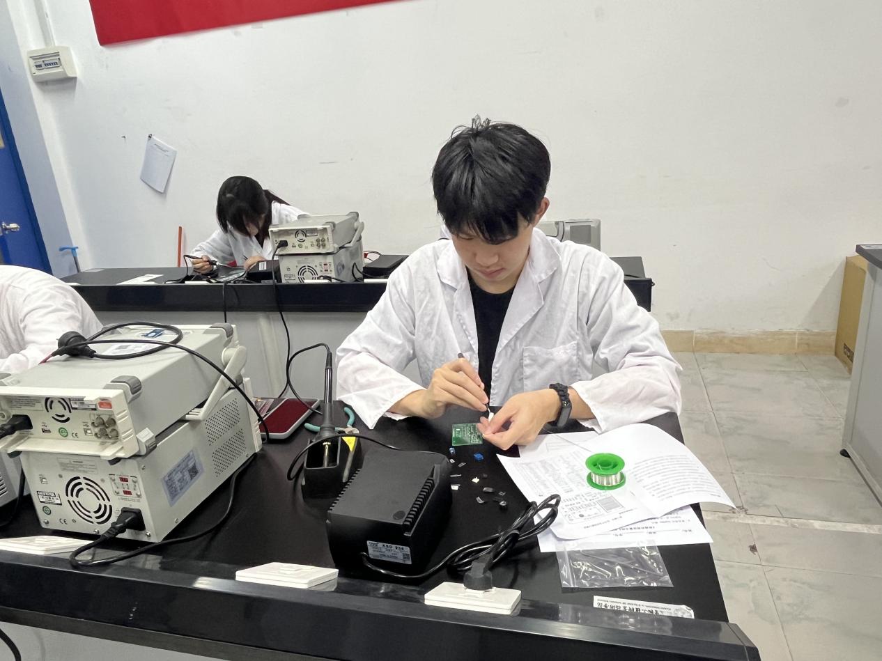技能筑夢，創(chuàng)新未來 康復保健系成功舉辦第十一屆學生職業(yè)技能大賽之智能電子產(chǎn)品設計與開發(fā)賽項